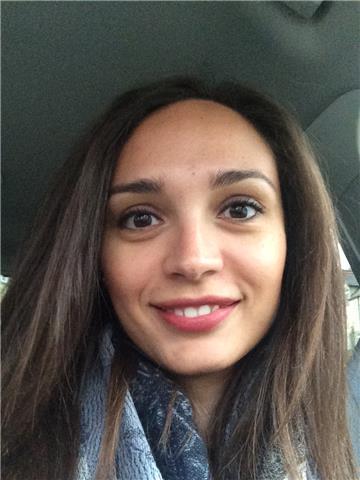 Laureata in Mediazione Linguistica con 8 anni di esperienza lavorativa a Oxford (UK), offro aiuto compiti e pratica nello speaking