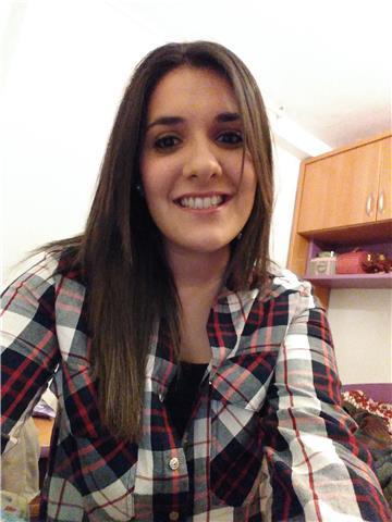 Soy titulada en enseñanzas superiores de música. actualmente estoy opositando e imparto clases de lenguaje musical en una escuela de música