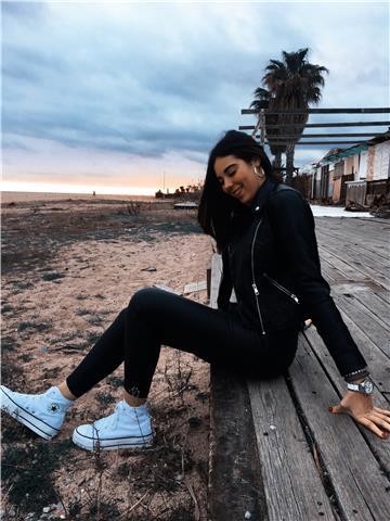 Soy una estudiante que he acabado la eso, y estoy estudiando ciclo administrativo grado medio. siempre los profesores me han dicho que tengo un nivel de lectura bastante alto,tanto en catalán como en castellano,en inglés también me lo dicen,pero en inglés