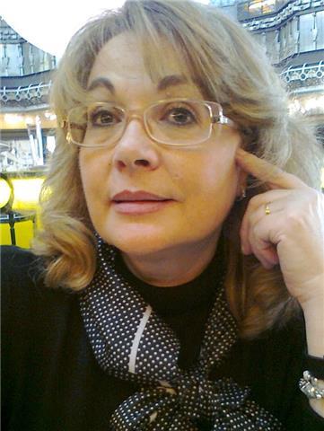 Profesora de dibujo y pintura/ artista plástico profesional