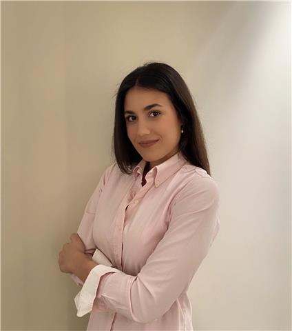 Profesora de clases particulares profesional, con más de 6 años de experiencia. Me gusta hacer del aprendizaje una actividad motivadora. 
Soy clases a alumnos de Primaria, Secundaria y Bachillerato