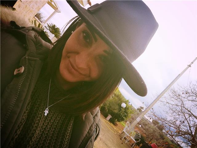 Sono laureata in fisioterapia, ho conseguito il D. O. In osteopatia, ma la biologia è la mia passione.
Ho insegnato vari anni privatamente nel dopo scuola di ragazzi di scuola media e superiore. 
Per me insegnare significa semplificare al massimo concetti