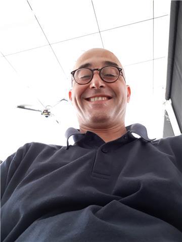 Naci en francia estudie en el lycee français alicante baccalaureat plus certificat escuela de idiomas elche plus experience ministere de l´interieur traducteur plus directeur boutique camper asistant directeur meridien montparnasse ecetera voir curriculum