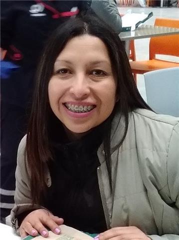 Profesora de Educación Básica con experiencia en trabajo con niños de forma remota
