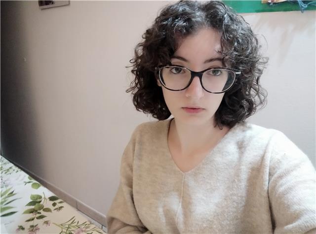 Studentessa di Filosofia diplomata al classico offre ripetizioni di filosofia, storia, latino, italiano e inglese