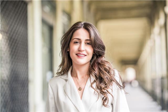 Joven profesional de 32 años que puede dar clases de francés, portugués e inglés