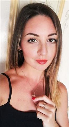 Ragazza madrelingua italiana, impartisce lezioni di italiano per stranieri