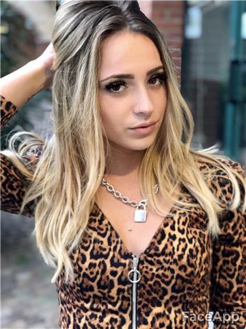 Ragazza con livello altissimo di conoscenza lingua francese
