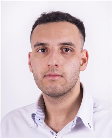 Profesor principalmente de inglés y también lengua. en inglés trato de potenciar la pronunciación