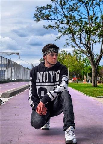 Persona activa y dinamica ofrece clases de matematicas y ingles a gente de españa