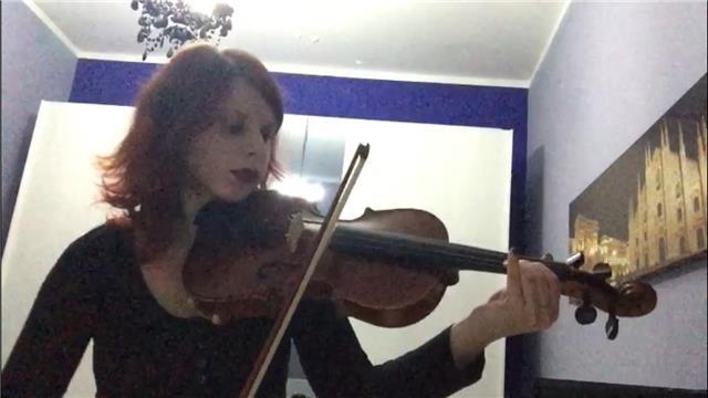 insegnante di violino per principianti offre lezioni individuali online