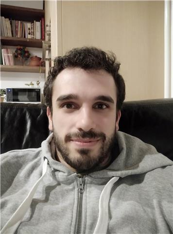 Laureato con laude in biologia molecolare e genetica offre lezioni di biologia/scienze e matematica per studenti di elementari, medie e superiori