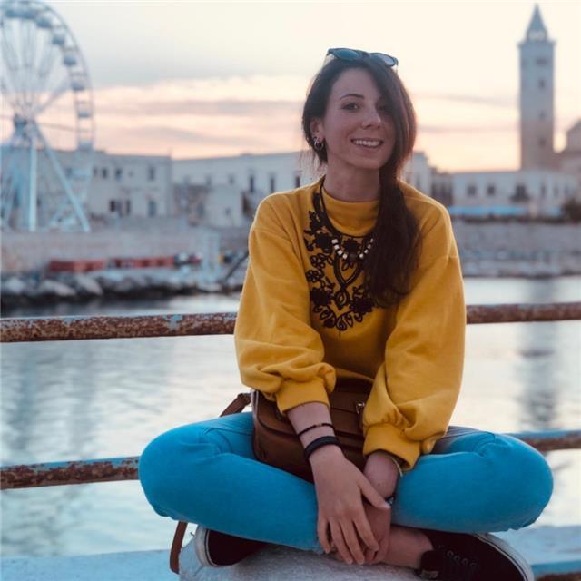 Offro ripetizioni e servizio di aiuto compiti (anche online) per elementari, medie e superiori