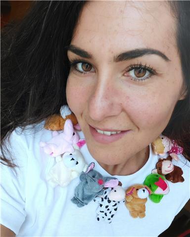 Insegnante abilitata madrelingua italiana, offre lezioni di italiano, storia e geografia