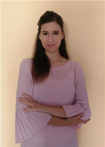 Studentessa laureata in Lettere. 
Master in Sostenibilità diritto, finanza e management
