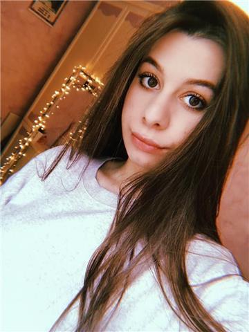 Ragazza diplomata all'istituto tecnico turistico