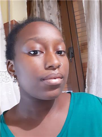 Studentessa al terzo anno del liceo linguistico