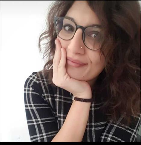 Laureata magistrale in politiche e servizi sociali, triennale il sociologia del crimine e della devianza, impartisce ripetizioni di italiano, materie umanistiche, diritto
