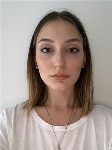 Diplomata (Liceo Scientifico). Offro ripetizioni private di storia (elementari, scuole medie e scuole superiori). Vivo a Pavia, e do ripetizioni online