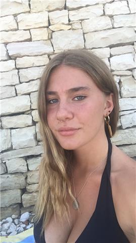 Ragazza diplomata quest‘ anno offre il il tempo libero per ripetizioni di elementari medie e superiori