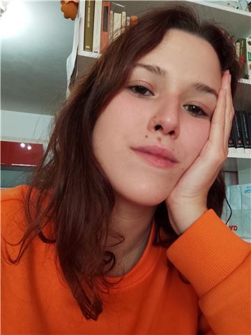 Sono una studentessa universitaria e ho lo scopo di trasmettere l'interesse per la materia scelta