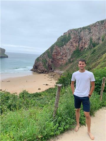 Bioquímico especializado en dar apoyo a alumnos de eso y bachillerato en todas las asignaturas científicas (mates, fyq, biología)