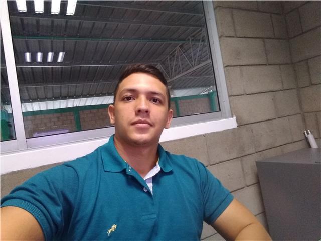 Ingeniero industrial egresado de la universidad Francisco de Paula Santander, técnico de inglés nivel B1. Especialista en gestión de Calidad basado en la normal ISO y sistema de gestión de la seguridad y salud en el trabajo