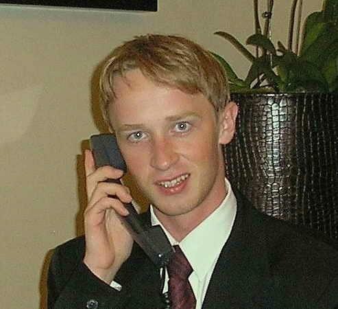 Professeur d'anglais d'origine américaine des cours particuliers d'anglais à distance. Préparation pour le BAC, les concours pour les grandes écoles, les entretiens d'embauche. Tous les âges et tous les intérêts professionnels et éducatifs. Je travaille s