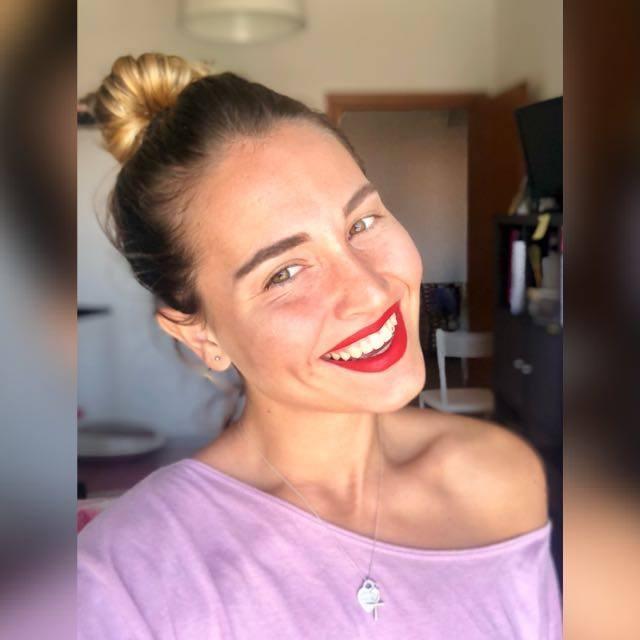 Studentessa di fisica offre ripetizioni di matematica, algebra lineare e fisica per scuole medie e superiori