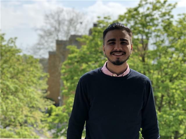 Profesor de matemáticas/física para dar clases a alumnos de educación secundaria bachillerato/ primer año de carreras técnicas