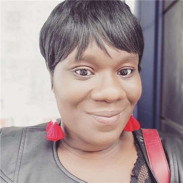 Je m'appelle Sabrina . Je suis directrice et enseignante du club en ligne 
 bilingue et international les petits loulous. 
 .uk 
J'enseigne en ligne anglais pour les francophones.
Et le français pour les anglophones