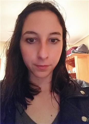 Doy clases particulares de inglés. soy titulada en filología inglesa y tengo experiencia tanto en refuerzo para la asignatura de inglés en colegios como institutos. también tengo experiencia a de preparar alumnos para exámenes oficiales. ofrezco clases on