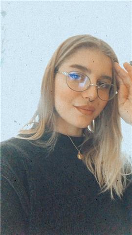 Estudiante de filología hispánica orientada a la educación, con experiencia como profesora particular y tutora particular. me encanta la docencia y enfoco mi futuro profesional a ella, me gusta explicar con ejemplos y llevar todo a la práctica con ejercic