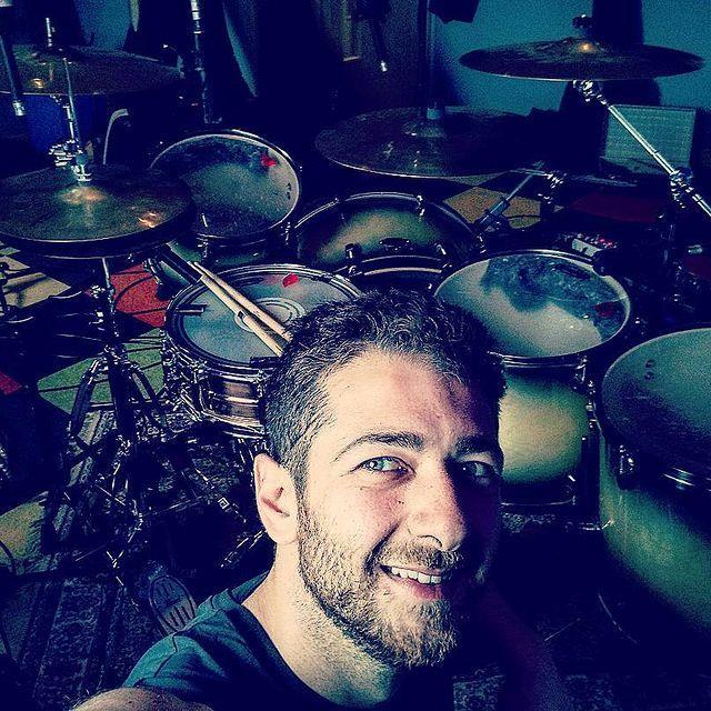 Vuoi imparare a suonare la batteria? offro corsi personalizzati in base alla tua esperienza e livello. impara il ritmo, la tecnica e scatena la tua creatività sullo strumento