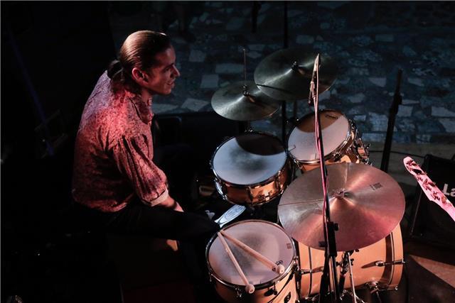 Musico profesional en granada con 20 años de experiencia especializado en flamenco/jazz/rock